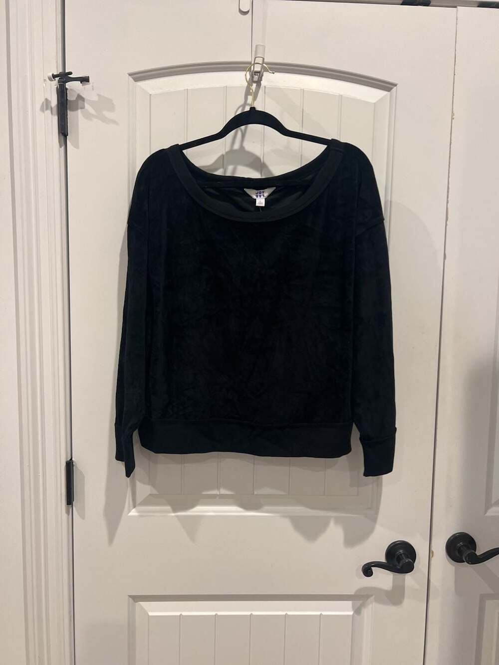JoyLab Women's Relaxed Fit Velour Long Sleeve Sweatshirt in Black